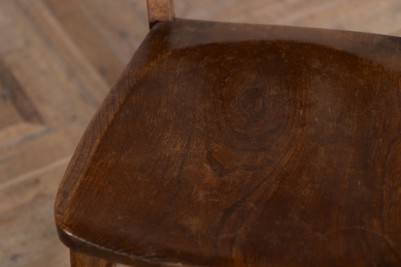 farmhouse-chair-seat-close-up